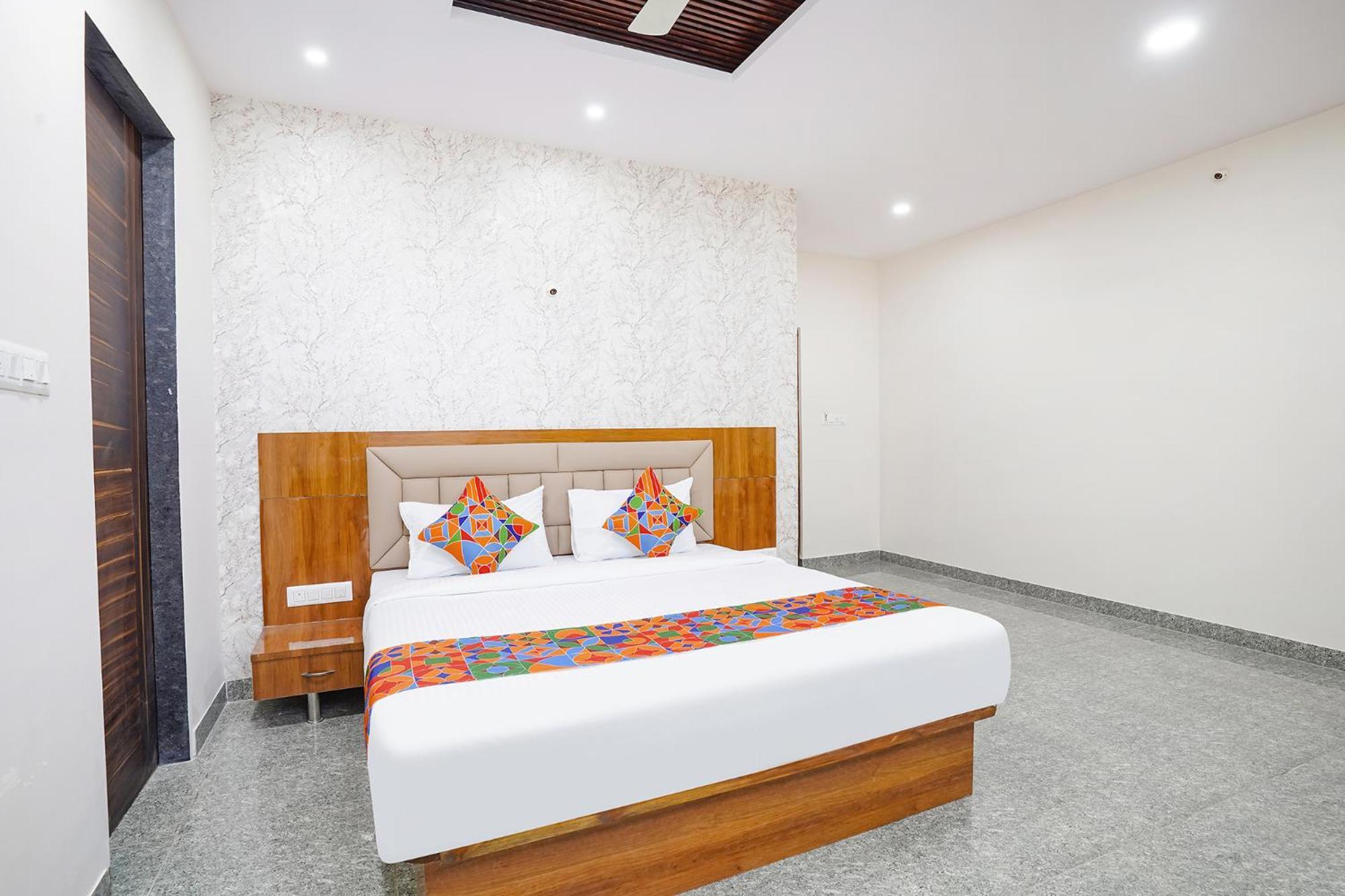 Fabhotel Platinum Palace - Nr Magadi Main Road Bangalore Exterior foto