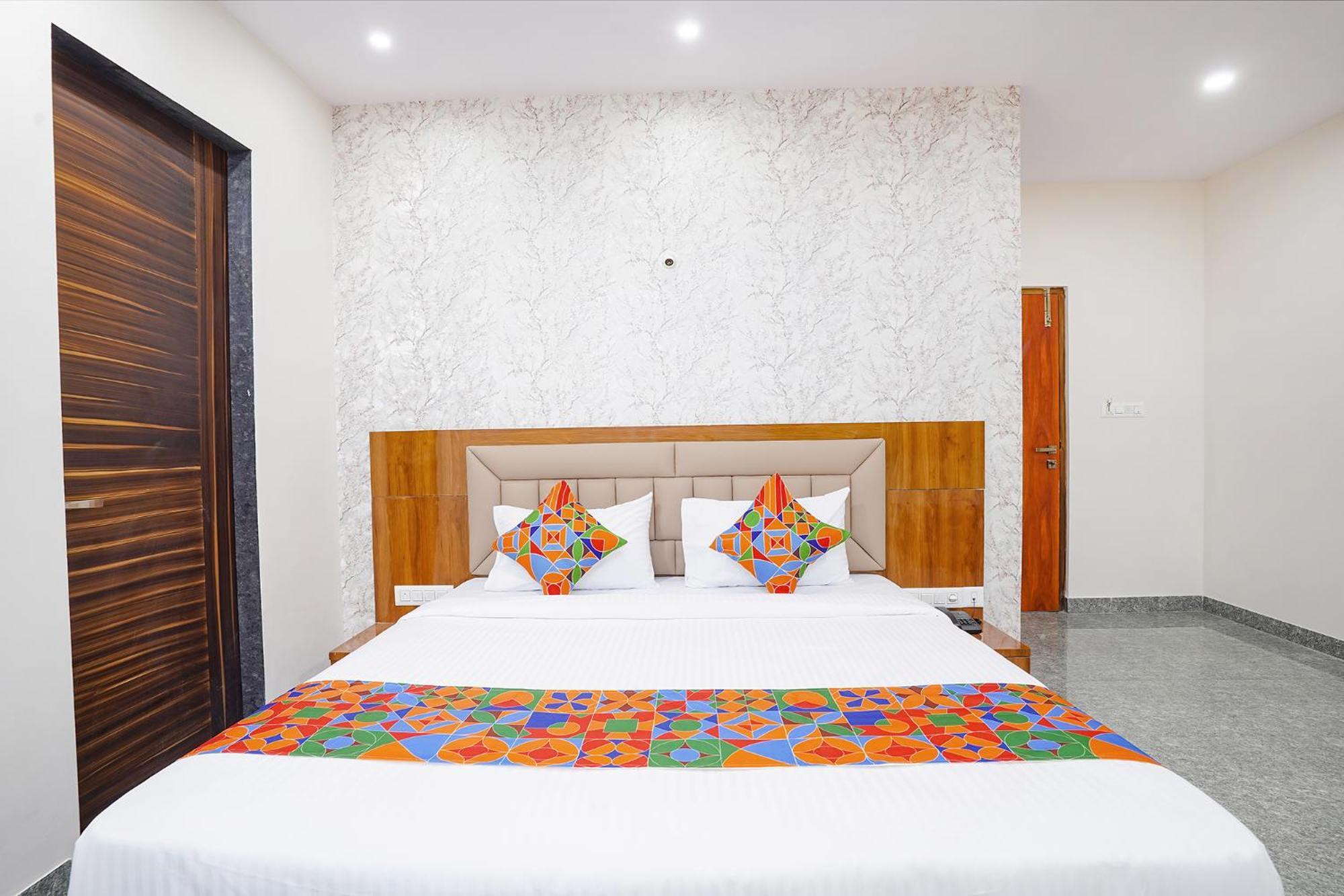 Fabhotel Platinum Palace - Nr Magadi Main Road Bangalore Exterior foto