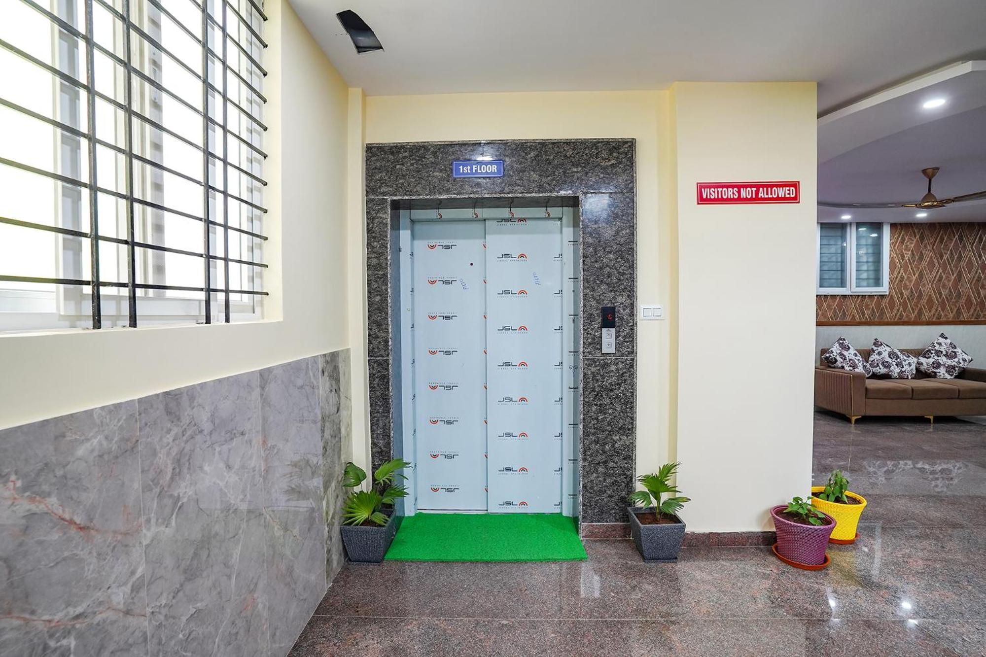 Fabhotel Platinum Palace - Nr Magadi Main Road Bangalore Exterior foto