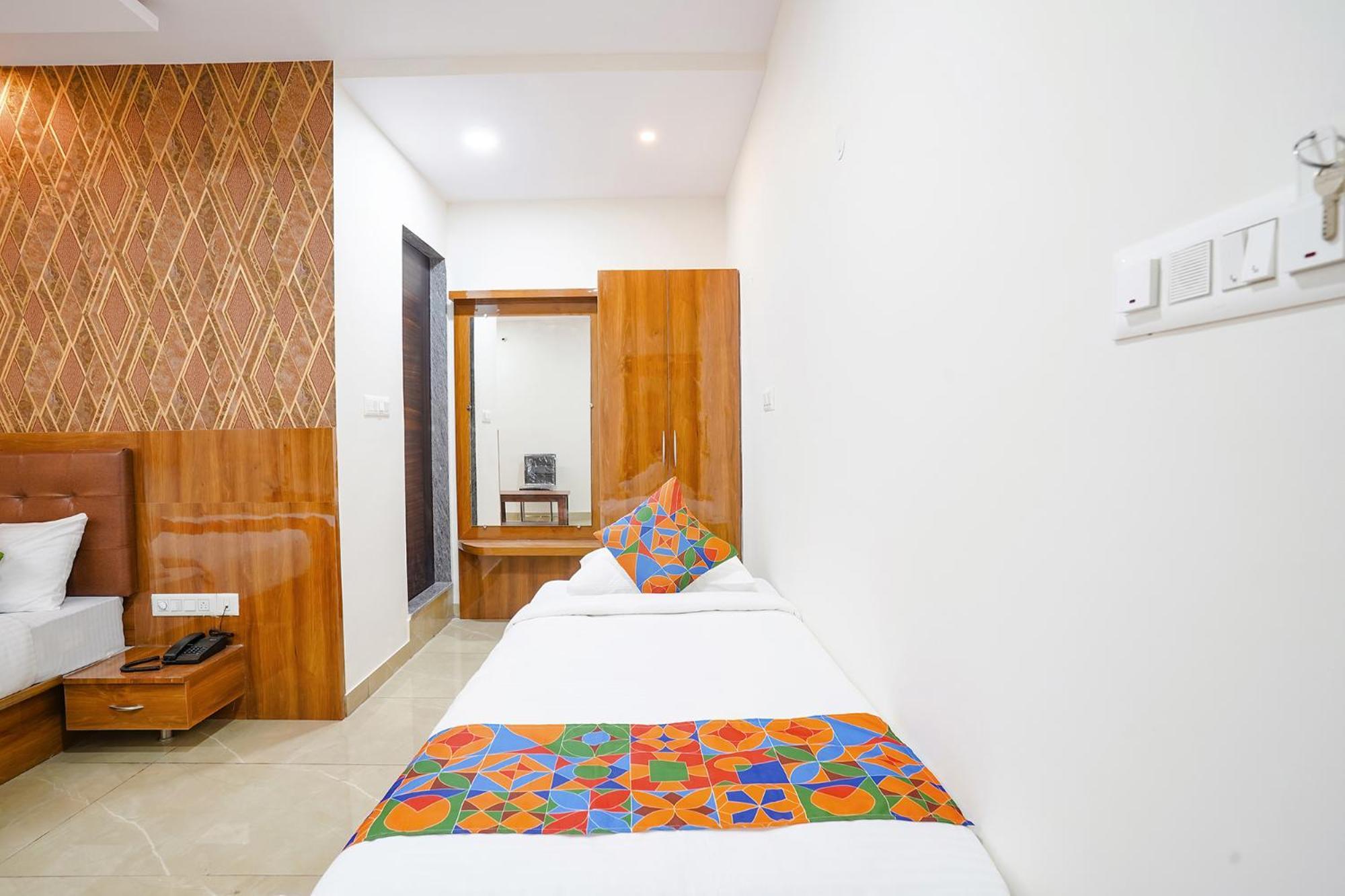 Fabhotel Platinum Palace - Nr Magadi Main Road Bangalore Exterior foto